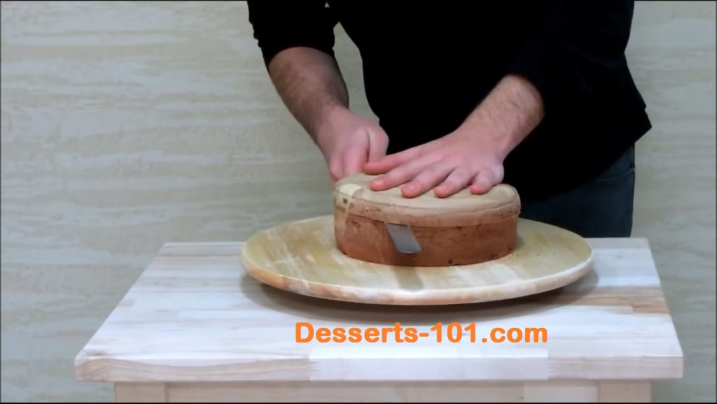 Rotate the cake layer while continuing to slice.
